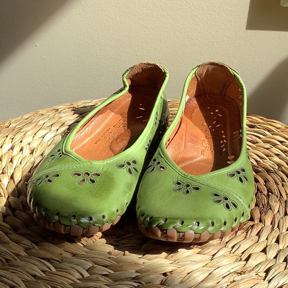 VOLKS WALKERS Green Leather Women's Shoes